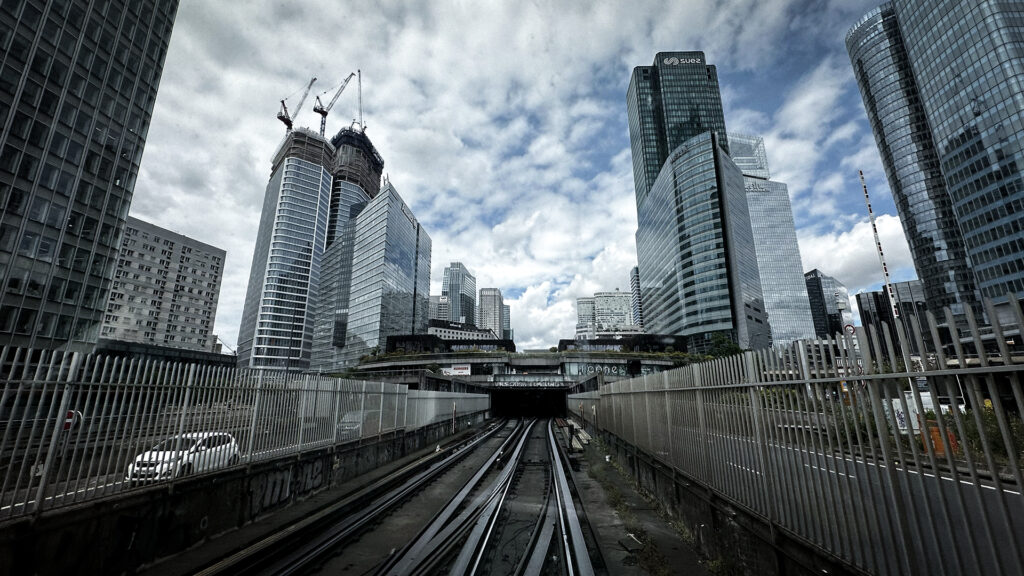 Die U-Bahn unter La Défense.