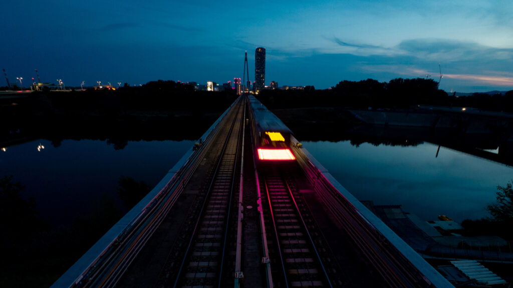 Sonnenuntergang über der Donaustadtbrücke